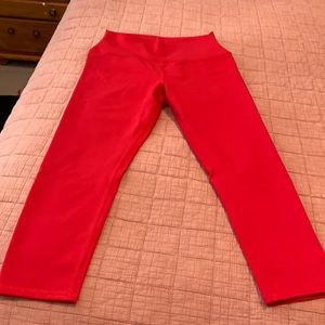 Never worn Alo red cropped leggings